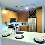 Skyline Serenity- Gym, Walk To Bars And Restaurants Apartment Charlotte