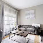 Skyline Serenity- Gym, Walk To Bars And Restaurants *