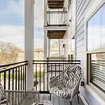 Skyline Serenity- Gym, Walk To Bars And Restaurants Charlotte