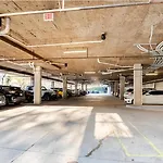 Skyline Serenity- Gym, Walk To Bars And Restaurants Charlotte