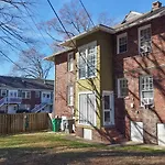 Elegant 1br In Elizabeth With Covered Porch Holiday home