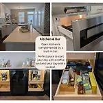 Queen City Castle - Rooftop, Garage, King Beds, Pet Friendly