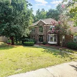 Grand Estate + Executive Holiday home Charlotte