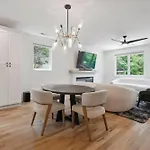 Luxury Build - King Beds - Minutes To Uptown Holiday home *