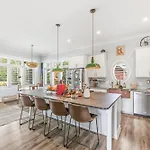 Rowen Tree Queen Room