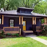 Uptown House King Beds Fenced Yard Firepit