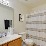 5 Mi To Uptown Charlotte! Family Retreat W/ Yard