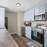Modern Pet Friendly Fenced * Charlotte
