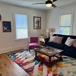 Uptown House King Beds Fenced Yard Firepit