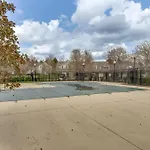 Dog-Friendly Townhome W/ Patio In Charlotte Area!