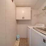 Castaway Cove 5 Bed Lake Retreat Fire Pit Hot Tub!