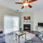 Dog-Friendly Townhome W/ Patio In Charlotte Area!