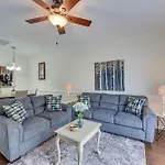 Dog-friendly Townhome W/ Patio In Area!