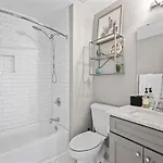 2br With Fenced Backyard, Minutes To Uptown Holiday home Charlotte