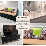 Qc Rooftop Retreat | Rooftop | Garage | Dog Park *