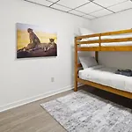 Renovated 5br/3ba W/ Rec Holiday home