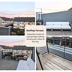 Holiday home Qc Rooftop Retreat | Rooftop | Garage | Dog Park