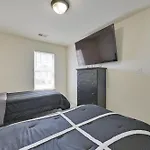 5 Mi To Uptown Charlotte! Family Retreat W/ Yard *
