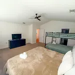 Modern 4 Bedroom Home Near Uptown Charlotte