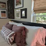 Holiday home Small Space, Big Personality W/ King + Queen Bed *