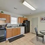 5 Mi To Uptown Charlotte! Family Retreat W/ Yard