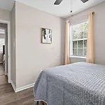 Modern Pet Friendly Fenced