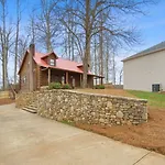 Renovated 5br/3ba W/ Rec Holiday home Charlotte