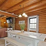 Renovated 5br/3ba W/ Rec Holiday home Charlotte