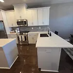 Qc Rooftop Retreat | Rooftop | Garage | Dog Park Holiday home *