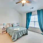 Dog-friendly Townhome W/ Patio In Area! Holiday home