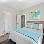 Holiday home 2br With Fenced Backyard, Minutes To Uptown Charlotte