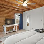 Renovated 5br/3ba W/ Rec Holiday home