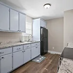 Modern Pet Friendly Fenced Holiday home Charlotte