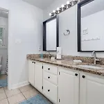 Grand Estate + Executive Holiday home *