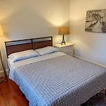 House With Firepit Near Noda Plaza Midwood Lightrail