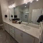 Qc Rooftop Retreat | Rooftop | Garage | Dog Park Holiday home *