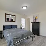 Holiday home 5 Mi To Uptown Charlotte! Family Retreat W/ Yard Charlotte