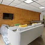 Renovated 5br/3ba W/ Rec Holiday home *