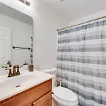 Holiday home Dog-friendly Townhome W/ Patio In Area! Charlotte