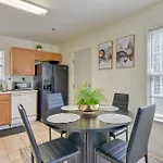 5 Mi To Uptown Charlotte! Family Retreat W/ Yard Holiday home
