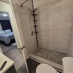 Modern Pet Friendly Fenced *