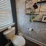 Qc Rooftop Retreat | Rooftop | Garage | Dog Park Holiday home