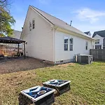 2br With Fenced Backyard, Minutes To Uptown