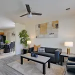 5 Mi To Uptown Charlotte! Family Retreat W/ Yard Charlotte