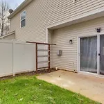 Holiday home Dog-friendly Townhome W/ Patio In Area!