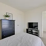 5 Mi To Uptown Charlotte! Family Retreat With Yard