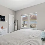 Holiday home 2br With Fenced Backyard, Minutes To Uptown Charlotte