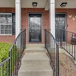 Dog-Friendly Townhome With Patio In Charlotte Area!