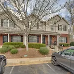 Dog-Friendly Townhome With Patio In Charlotte Area!