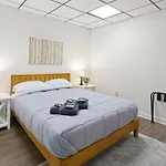 Renovated 5br/3ba W/ Rec Holiday home